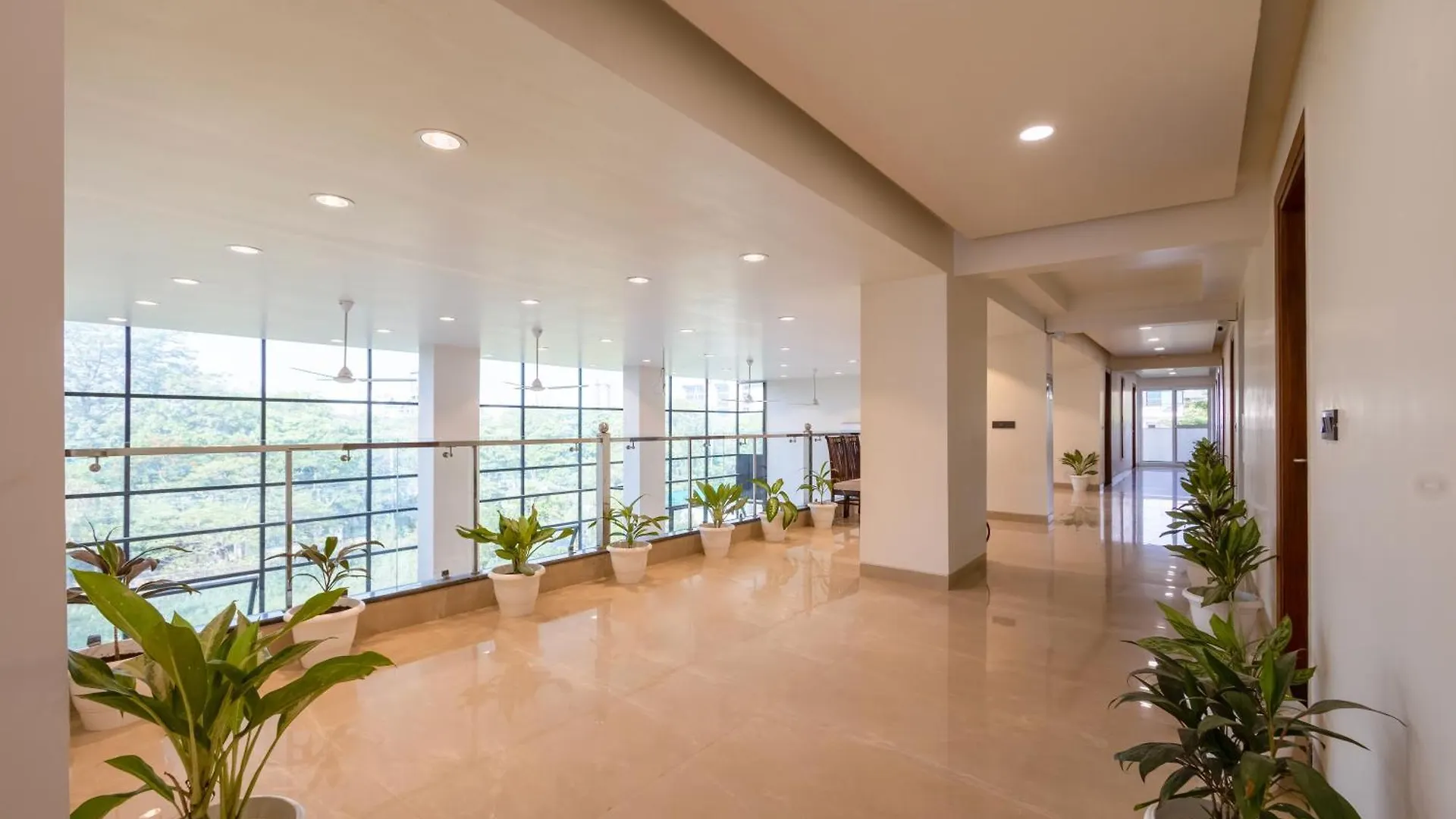 Hotel Urban Oasis Near Huda & Millennium City Centre Metro Station I גורגאון