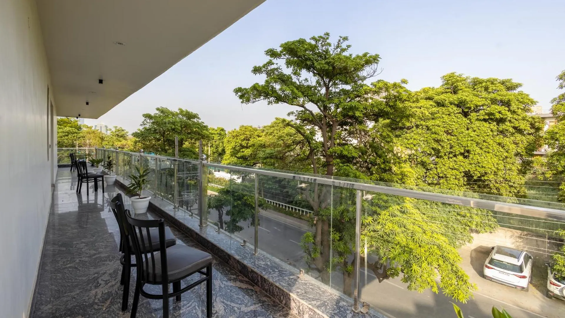 Hotel Urban Oasis Near Huda & Millennium City Centre Metro Station I גורגאון הודו