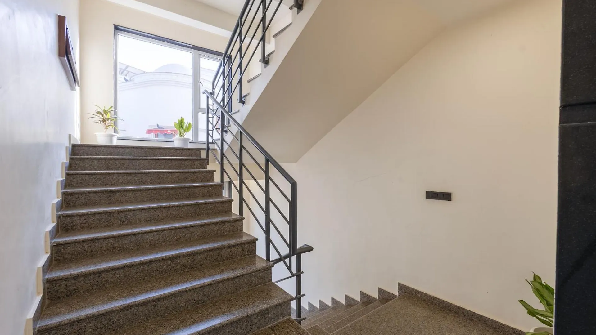 Hotel Urban Oasis Near Huda & Millennium City Centre Metro Station I גורגאון 4*,  הודו