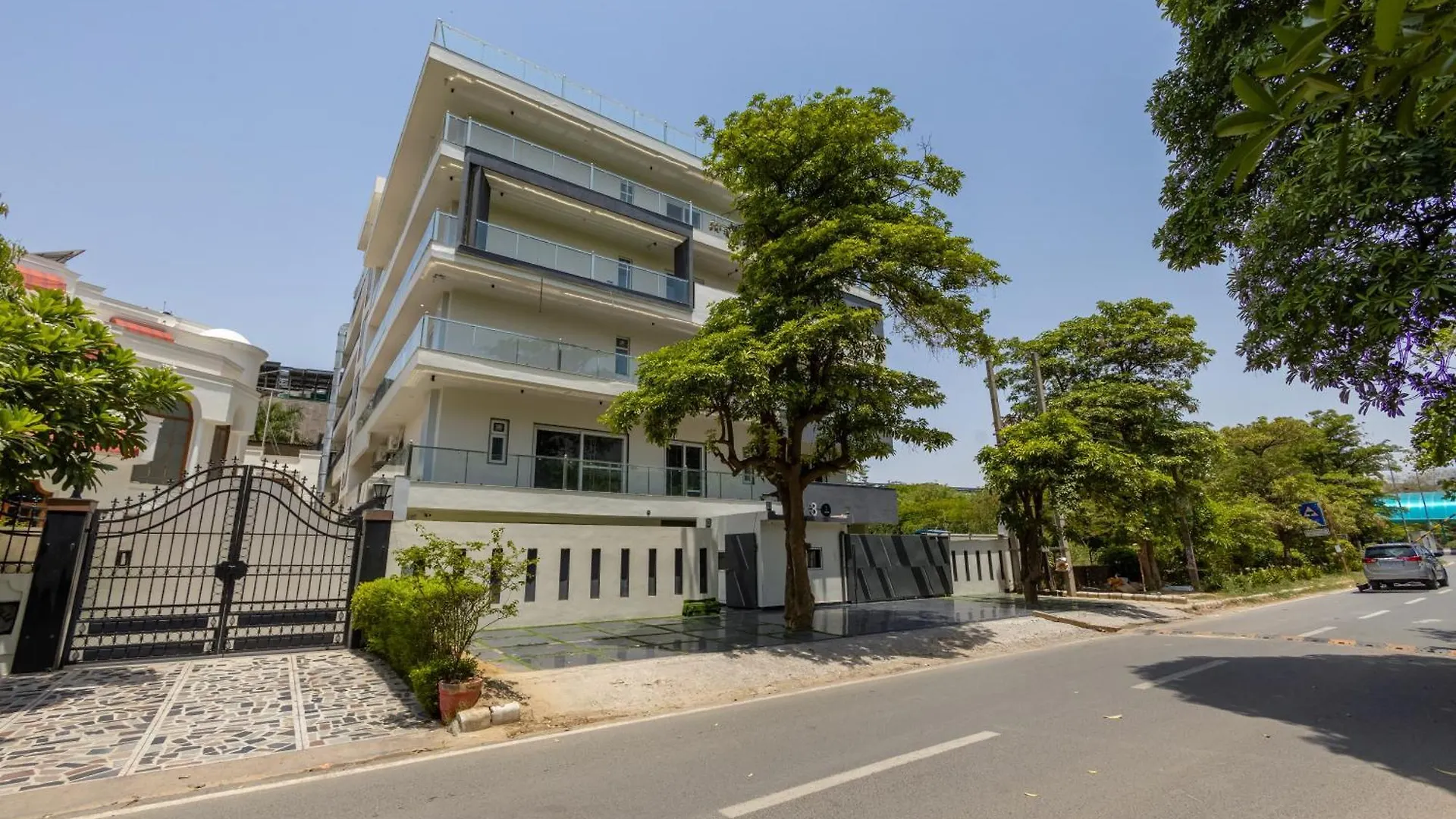 Hotel Urban Oasis Near Huda & Millennium City Centre Metro Station I גורגאון