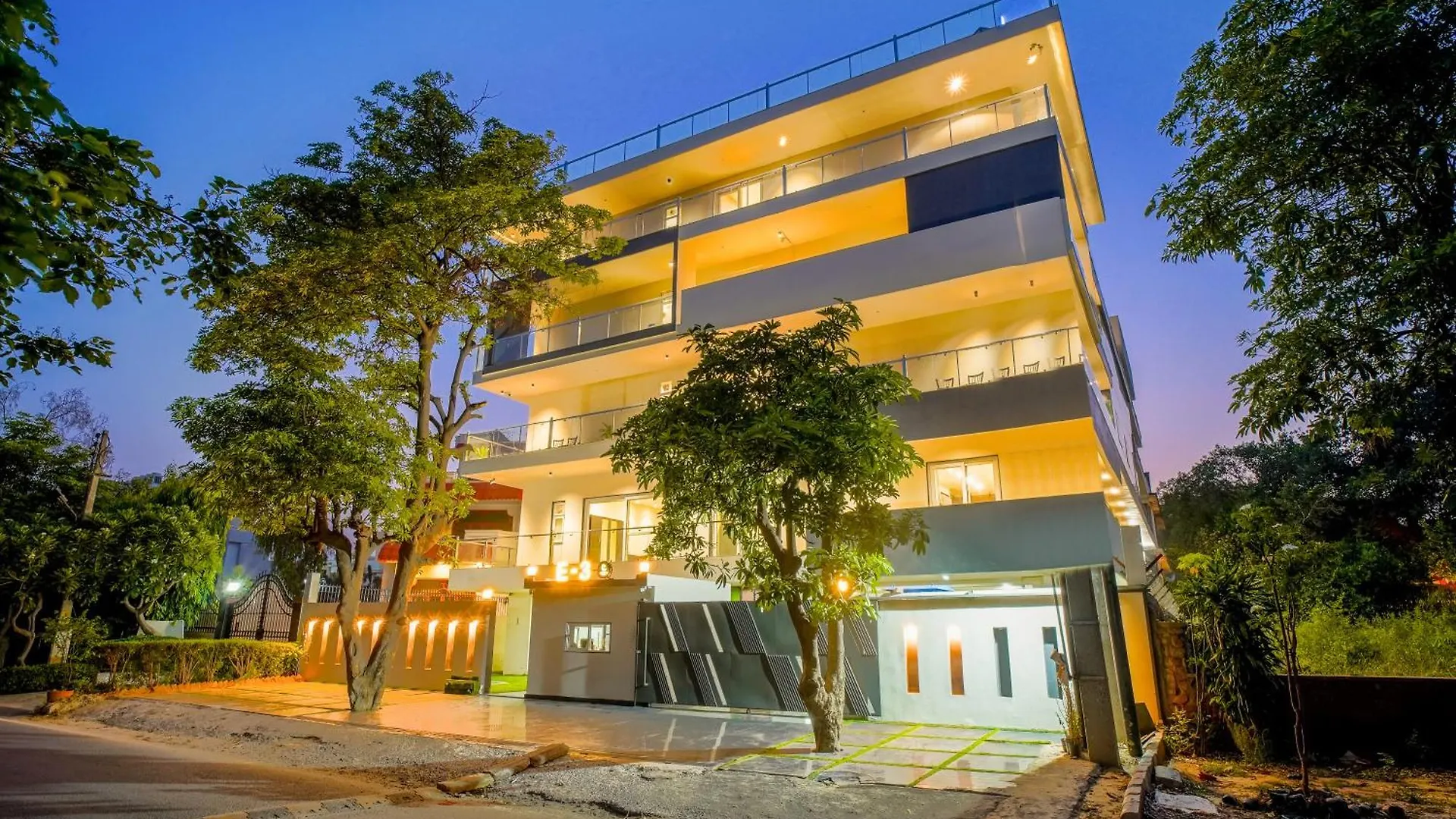 Hotel Urban Oasis Near Huda & Millennium City Centre Metro Station I גורגאון