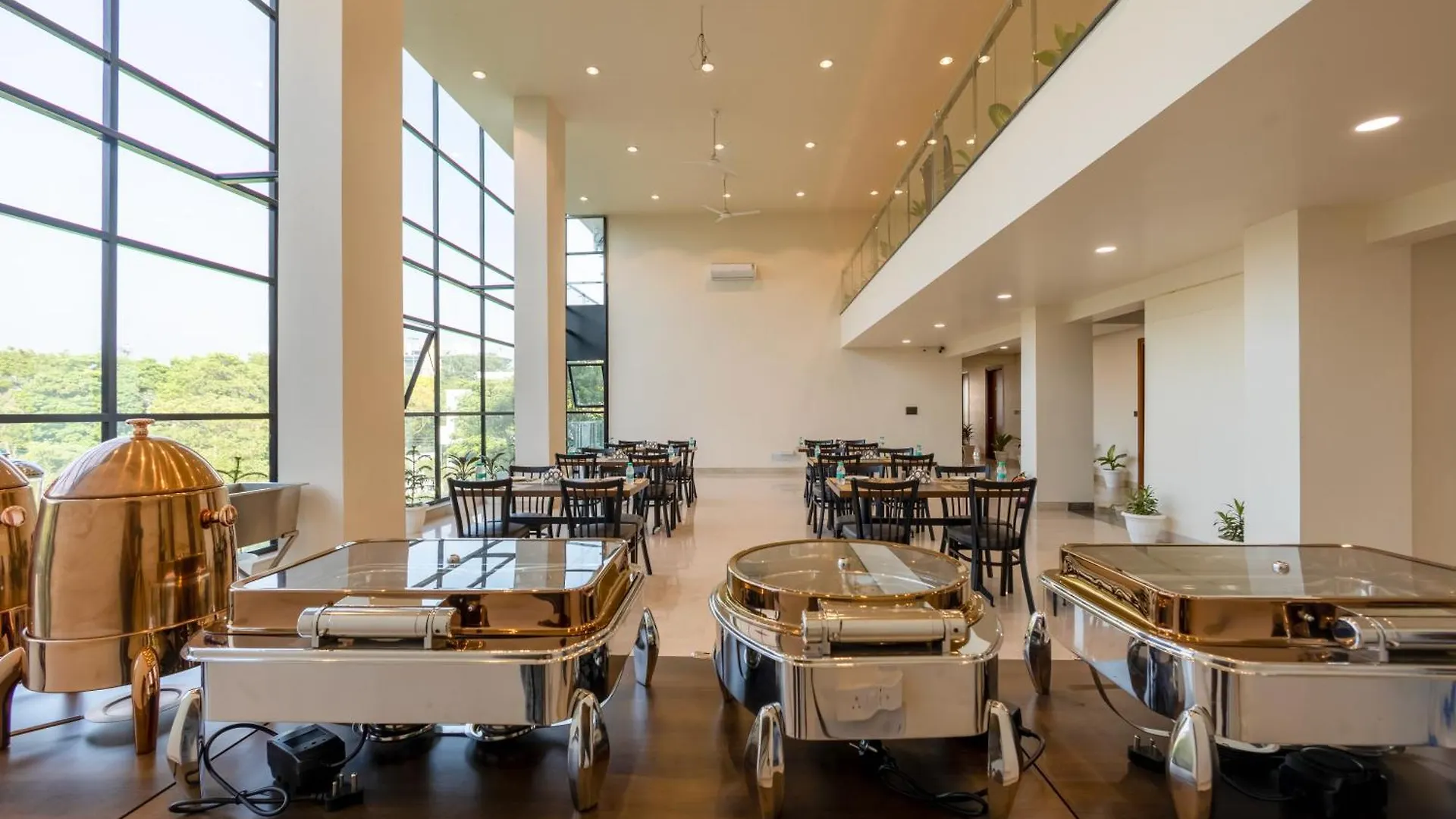 Hotel Urban Oasis Near Huda & Millennium City Centre Metro Station I גורגאון